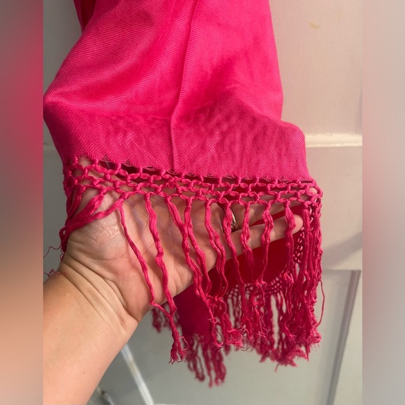 Theodora & Callum Magenta Lattice Fringe Scarf - Picture 4 of 4